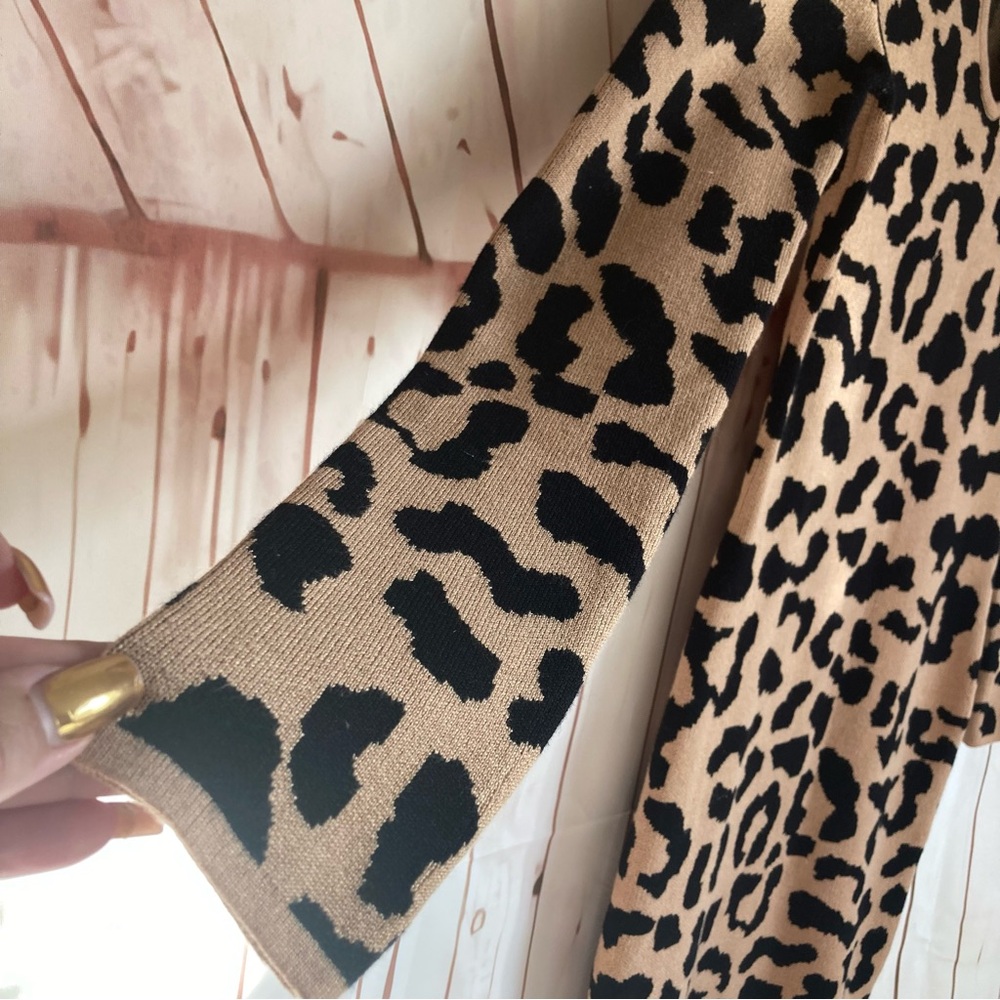 LEOPARD PRINT SWEATER DRESS 🐅 - Picture 3 of 7